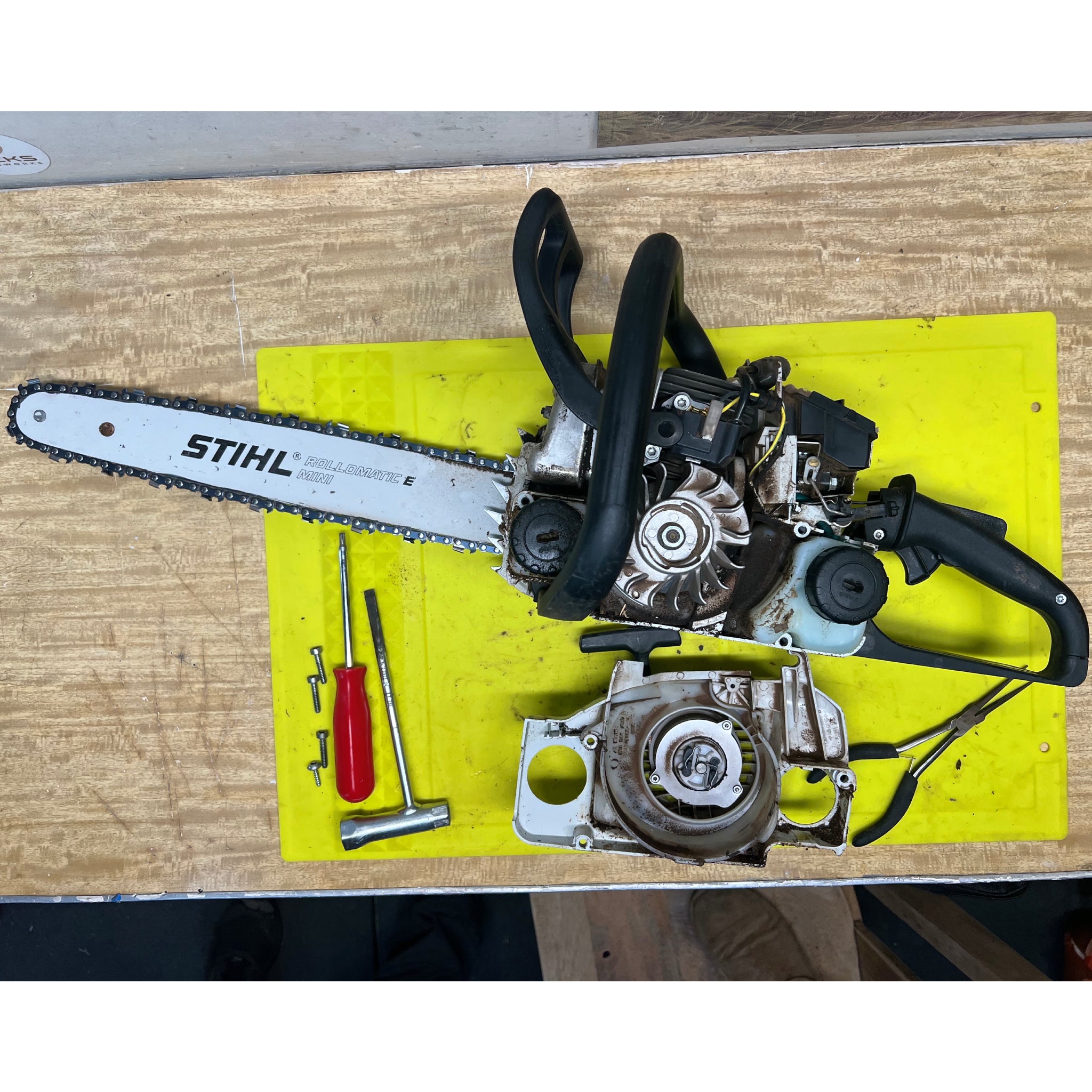 Silicon Project Mat - Chainsaw - Hi-Vis Yellow - Mullet Tools